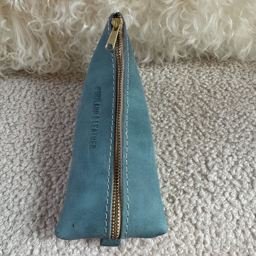 Portland Leather Blue Alpine Pouch - Picture 2 of 5